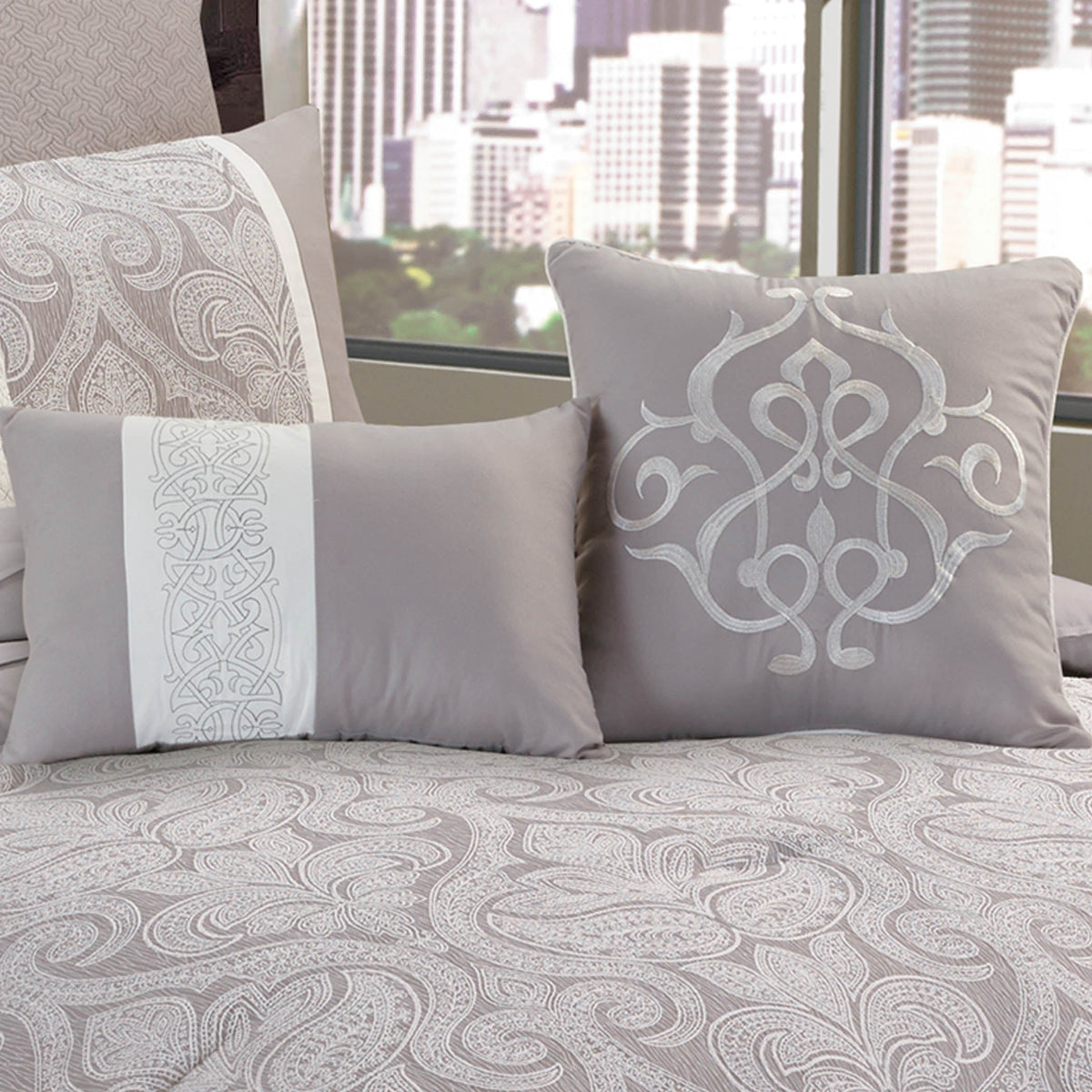 Winthrop 9 Pc Queen Comforter Set