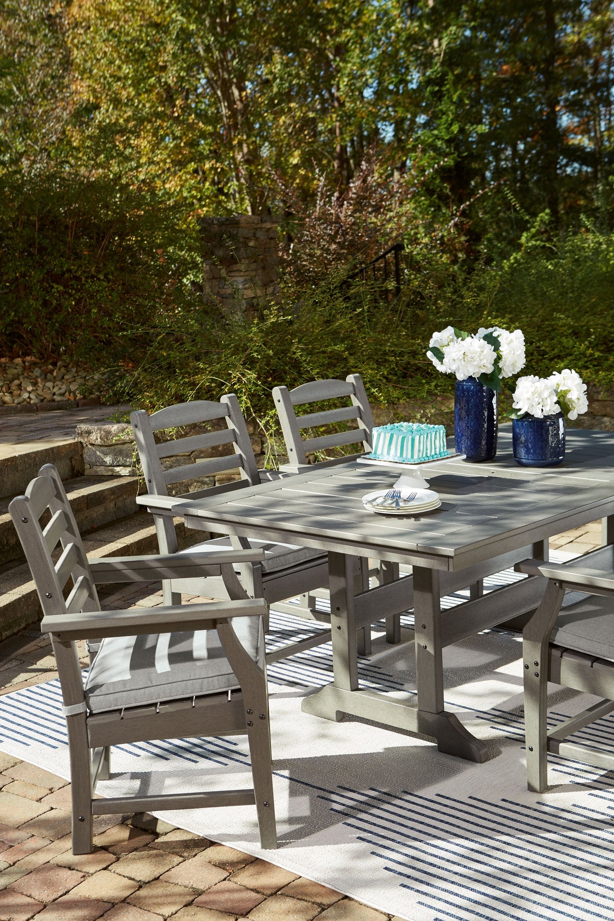 Visola - RECT Dining Table w/Umb OPT - Gray