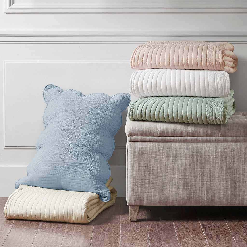 3 Piece Reversible Scalloped Edge Quilt Set White King/Cal King