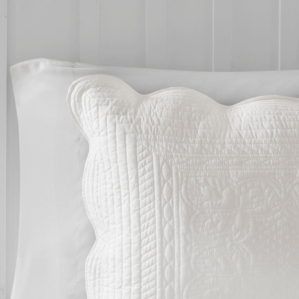 3 Piece Reversible Scalloped Edge Quilt Set White King/Cal King