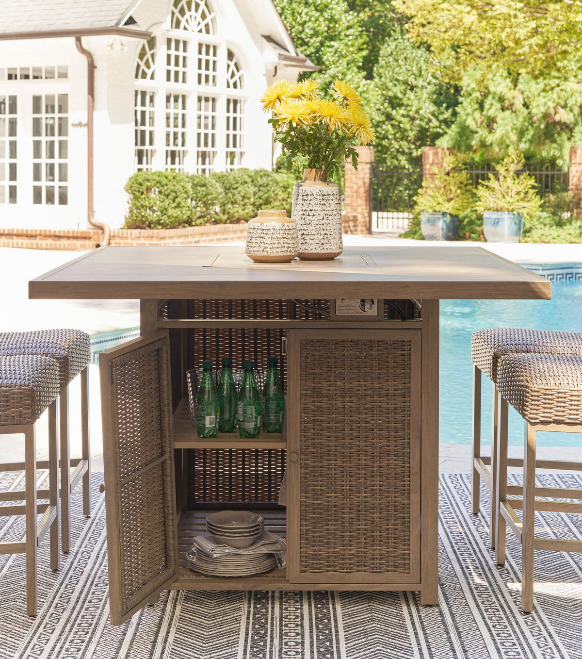 Walton Bridge - 5 Pc. - Square Bar Table W/Fire Pit, 4 Barstools - Driftwood